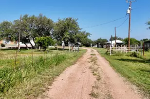 204 Lagitos Ln, Llano, TX 78643 - Photo 5