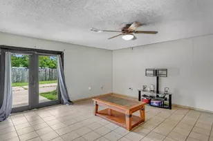802 Westfall St, Burnet, TX 78611 - Photo 9