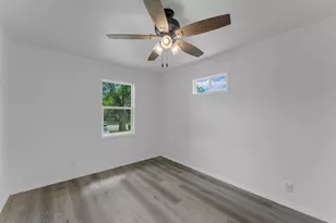 1002 S Pierce St, Burnet, TX 78611 - Photo 29