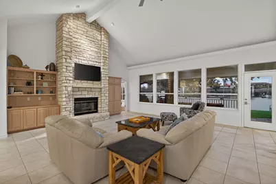909 Red Sails Dr, Horseshoe Bay, TX 78657 - Photo 5