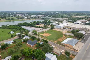 705 Flag St, Llano, TX 78643 - Photo 29