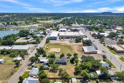 705 Flag Street, Llano, TX 78643 - Photo 3