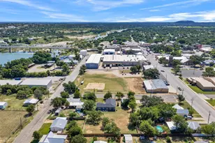 705 Flag St, Llano, TX 78643 - Photo 3