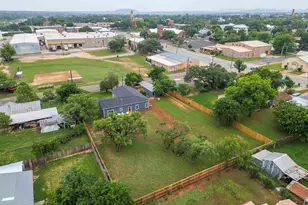 705 Flag St, Llano, TX 78643 - Photo 3
