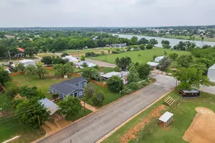 705 Flag St, Llano, TX 78643 - Photo 35