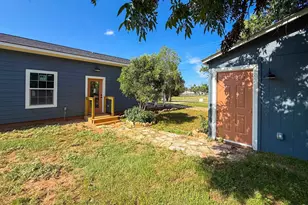 705 Flag St, Llano, TX 78643 - Photo 5