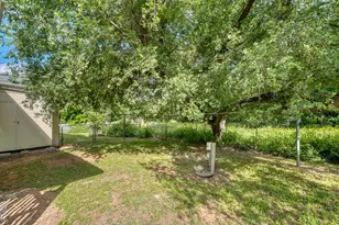 325 E Lakeshore Dr, Sunrise Beach, TX 78643 - Photo 25
