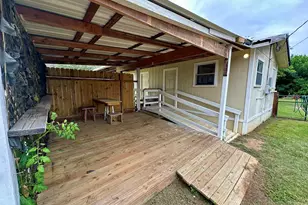 702 Pittsburg Ave, Llano, TX 78643 - Photo 3