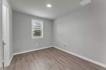 511 Taylor Dr, Horseshoe Bay, TX 78657 - Photo 11