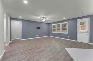 511 Taylor Dr, Horseshoe Bay, TX 78657 - Photo 9