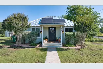 209 E Houston Street, Llano, TX 78643 - Photo 1