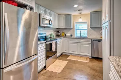 209 E Houston Street, Llano, TX 78643 - Photo 17