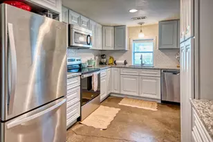 209 E Houston St, Llano, TX 78643 - Photo 17