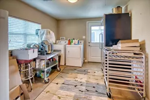 209 E Houston St, Llano, TX 78643 - Photo 21