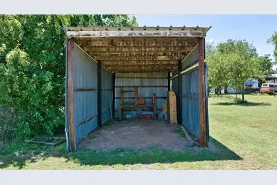 209 E Houston Street, Llano, TX 78643 - Photo 3