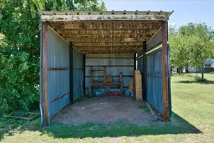 209 E Houston St, Llano, TX 78643 - Photo 3