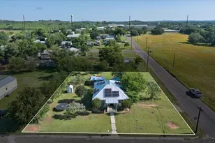 209 E Houston St, Llano, TX 78643 - Photo 7