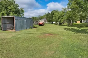 209 E Houston St, Llano, TX 78643 - Photo 5