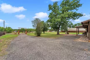 115 Leo Ln, Buchanan Dam, TX 78609 - Photo 11
