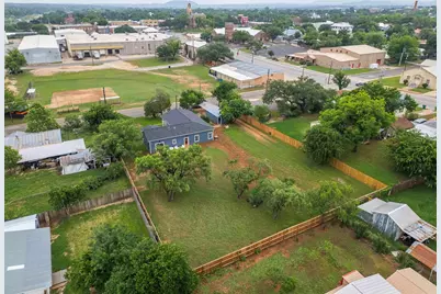 705 Flag Street, Llano, TX 78643 - Photo 3