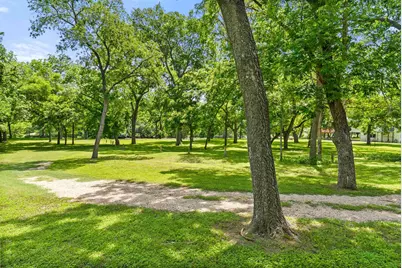 1242 Ervendberg Avenue, New Braunfels, TX 78130 - Photo 15