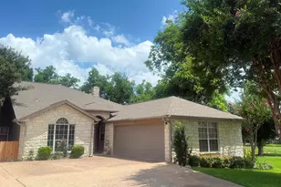 21 Augusta Dr, Meadowlakes, TX 78654 - Photo 1
