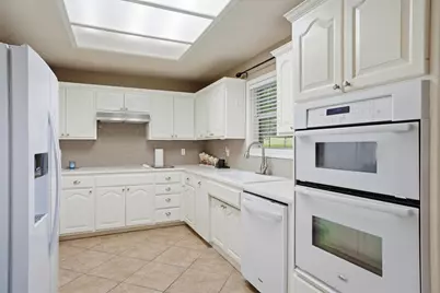 21 Augusta Drive, Meadowlakes, TX 78654 - Photo 9