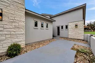 100 Menard Ct, Horseshoe Bay, TX 78657 - Photo 3