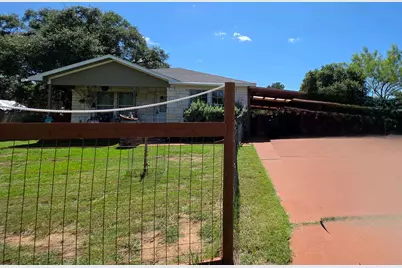 808 Pecan Ln, Cottonwood Shores, TX 78657 - Photo 3