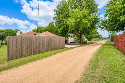 1107 E College Street, Llano, TX 78643 - Photo 29