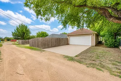 1107 E College Street, Llano, TX 78643 - Photo 27