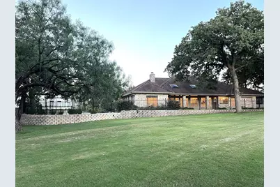 312 N Big Spur Avenue, Horseshoe Bay, TX 78657 - Photo 3