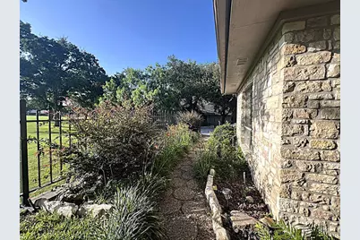 312 N Big Spur Avenue, Horseshoe Bay, TX 78657 - Photo 9