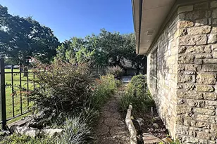 312 N Big Spur Ave, Horseshoe Bay, TX 78657 - Photo 9