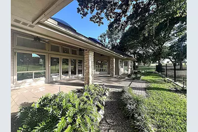 312 N Big Spur Avenue, Horseshoe Bay, TX 78657 - Photo 7