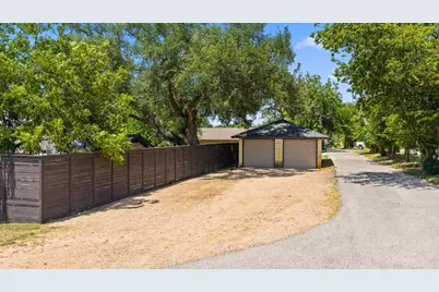 501 Avenue E, Marble Falls, TX 78654 - Photo 31