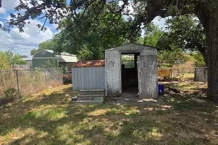 201 Aster St, Kingsland, TX 78639 - Photo 3