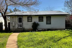 1007 Flag St, Llano, TX 78643 - Photo 9