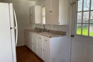 1007 Flag St, Llano, TX 78643 - Photo 5