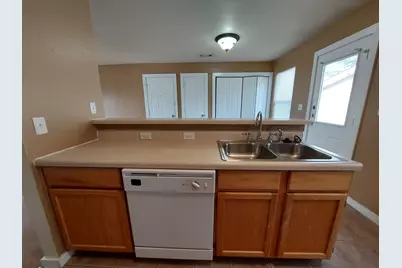217 South Avenue S, Marble Falls, TX 78654 - Photo 5