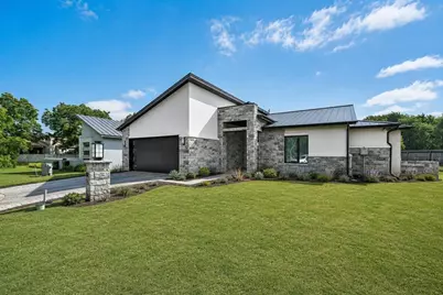 102 Menard Ct, Horseshoe Bay, TX 78657 - Photo 1