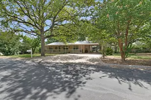 1208 Oak St, Burnet, TX 78611 - Photo 1