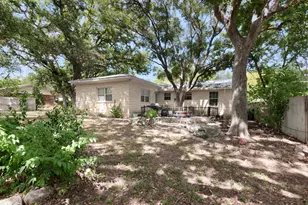 1208 Oak St, Burnet, TX 78611 - Photo 7