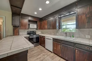 506 E Wallace St, Llano, TX 78643 - Photo 13