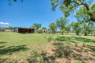 506 E Wallace St, Llano, TX 78643 - Photo 33