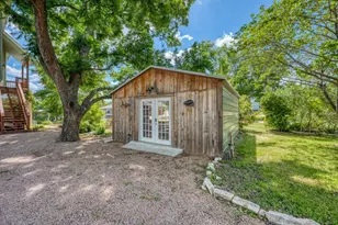 1605 Glen Cove Dr, Kingsland, TX 78639 - Photo 29