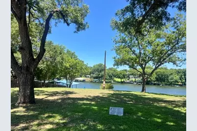 2202 E Shawnee Drive, Kingsland, TX 78639 - Photo 17