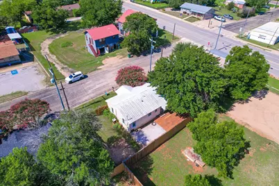 103 E Lampasas Street, Llano, TX 78643 - Photo 25
