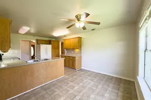1202 E Wallace St, Llano, TX 78643 - Photo 9