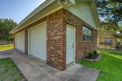 220 W Lakecrest, Bluffton, TX 78607 - Photo 3